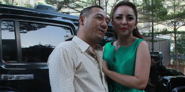Cuek, Regina Tak Punya Urusan Dengan Istri Pertama Krisna Murti