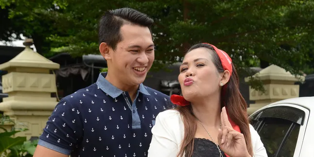 Curhat di Insta Story, Elly Sugigi dan Irfan Sbaztian Putus?