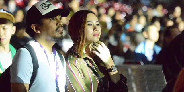 Curhat di Instagram, Aura Kasih Putus Dari Glenn Fredly?