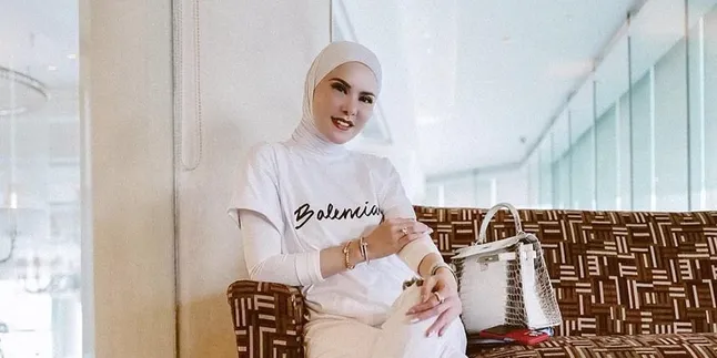 Curhat di Medsos Uang Ratusan Juta Digelapkan, Angel Lelga Siapkan Bukti Lain untuk Segera Lapor Polisi Curhat di Medsos Uang Ratusan Juta Digelapkan, Angel Lelga Siapkan Bukti Lain untuk Segera Lapor Polisi