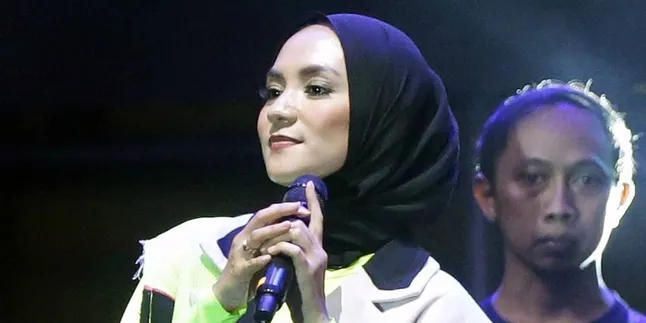 Curhat Enno Lerian Jadi Tulang Punggung Keluarga, Sempat Kesal Curhat Enno Lerian Jadi Tulang Punggung Keluarga, Sempat Kesal