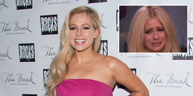 Curhat Soal Penyakit Langkanya, Avril Lavigne Menangis Pilu
