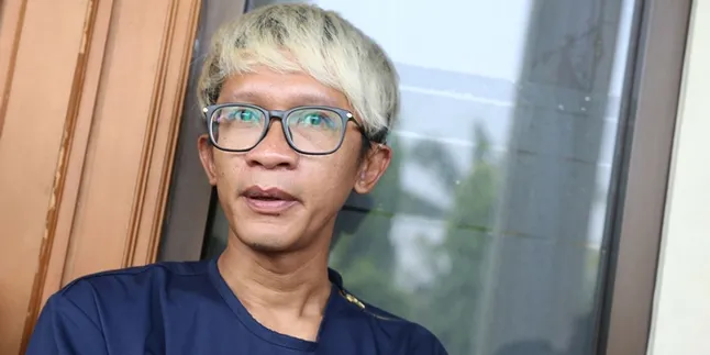 Curhatan Aming Saat Ziarah ke Makam Anak, Bikin Haru Curhatan Aming Saat Ziarah ke Makam Anak, Bikin Haru