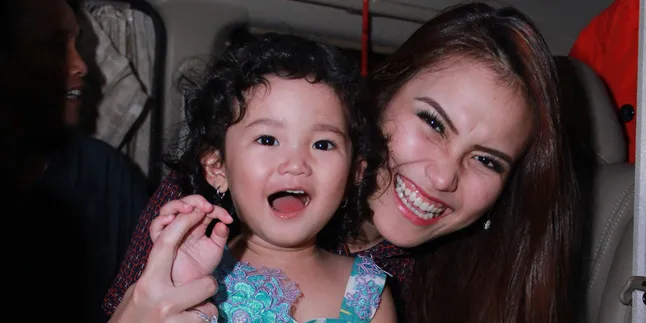 Curhatan Ayu Ting Ting, Bilqis Ternyata Nggak Tahu Siapa Ibunya Curhatan Ayu Ting Ting, Bilqis Ternyata Nggak Tahu Siapa Ibunya