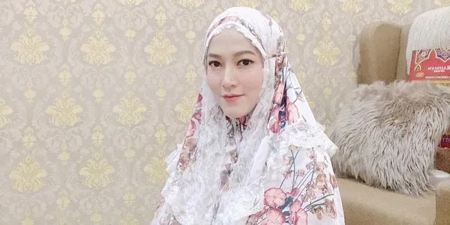 Curhatan Pilu Lyra Virna yang Alami Keguguran di Usia Kehamilan 7 Minggu: Seharusnya Umi Berjuang Lebih Keras Curhatan Pilu Lyra Virna yang Alami Keguguran di Usia Kehamilan 7 Minggu: Seharusnya Umi Berjuang Lebih Keras