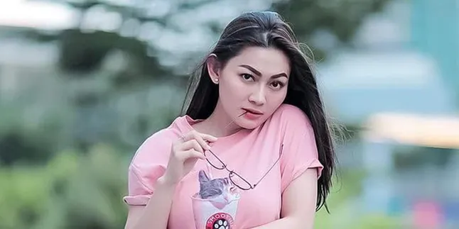 Curhatan Pilu Mantan Istri Guntur Triyoga, Mengaku Diselingkuhi Teman Sendiri Curhatan Pilu Mantan Istri Guntur Triyoga, Mengaku Diselingkuhi Teman Sendiri