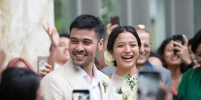 Curi Perhatian Publik, Sosok Ayah Chicco Jerikho Nggak Kalah Ganteng Dari Sang Anak Curi Perhatian Publik, Sosok Ayah Chicco Jerikho Nggak Kalah Ganteng Dari Sang Anak