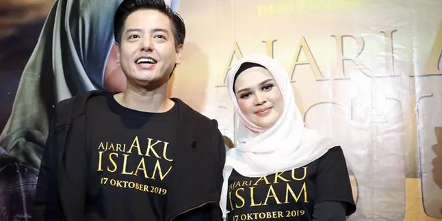 Cut Meyriska Malah Banyak Belajar Agama dari Roger yang Seorang Mualaf Cut Meyriska Malah Banyak Belajar Agama dari Roger yang Seorang Mualaf