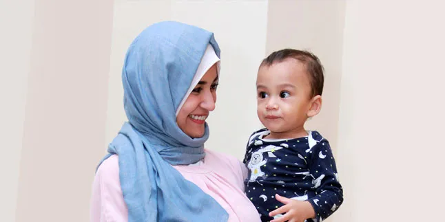 Cute Kebangetan! Lihat Aksi Teuku Adam Naik Sepeda Bareng Ayahnya