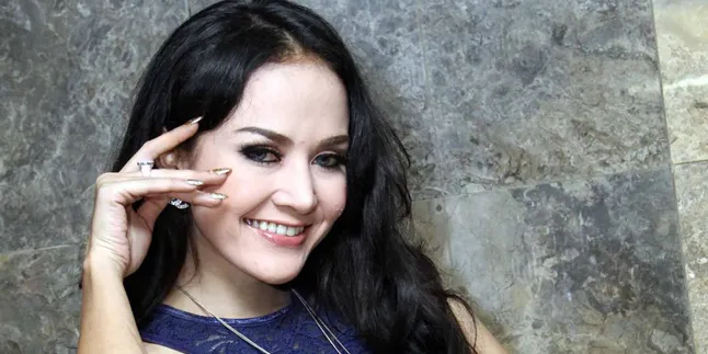 Cynthiara Alona: Zaskia Gotik Tahu Vicky Sudah Berkeluarga