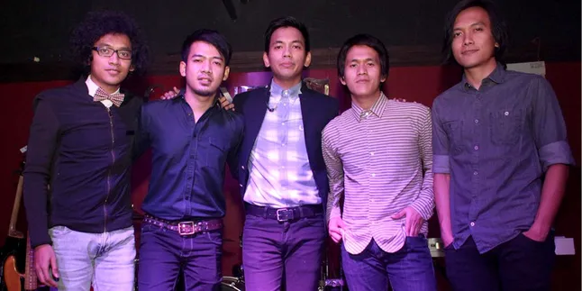 D Masiv: 11 Tahun Masih Puber!