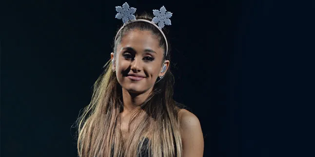 Dada Sering Dibilang Kecil, Ariana Grande Balas Dengan Elegan Dada Sering Dibilang Kecil, Ariana Grande Balas Dengan Elegan