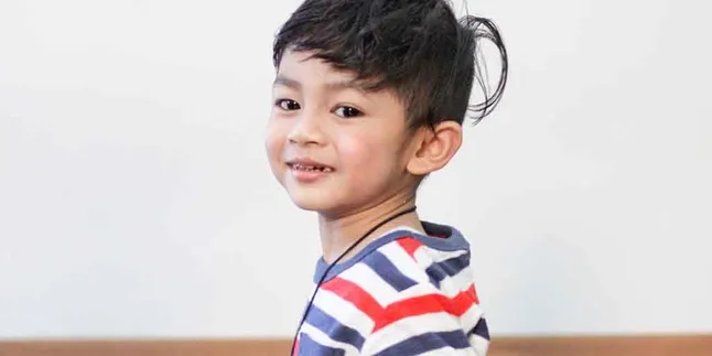 Daffa Sofa, Fashionista Cilik Yang Tak Berkiblat ke Korea