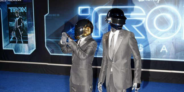 Daft Punk Tampilkan 'Get Lucky' Secara Live, Keren Atau...