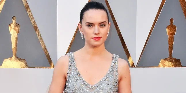 Daisy Ridley Jadi Pengganti Angelina Jolie di 'TOMB RAIDER'? Daisy Ridley Jadi Pengganti Angelina Jolie di 'TOMB RAIDER'?