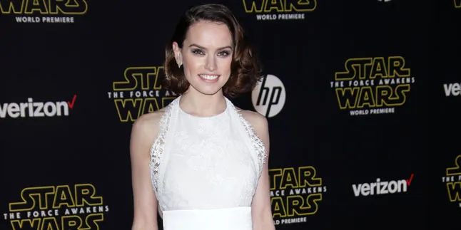 Daisy Ridley Ungkap Foto Terbaru Lokasi Syuting 'STAR WARS 8' Daisy Ridley Ungkap Foto Terbaru Lokasi Syuting 'STAR WARS 8'