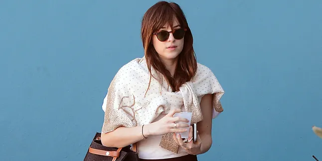 Dakota Johnson & Pacar Putus Cinta, Gara-Gara 'FIFTY SHADES'? Dakota Johnson & Pacar Putus Cinta, Gara-Gara 'FIFTY SHADES'?