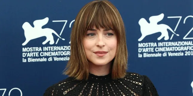Dakota Johnson Ingin Orang Tertawa Saat Nonton 'FIFTY SHADES'