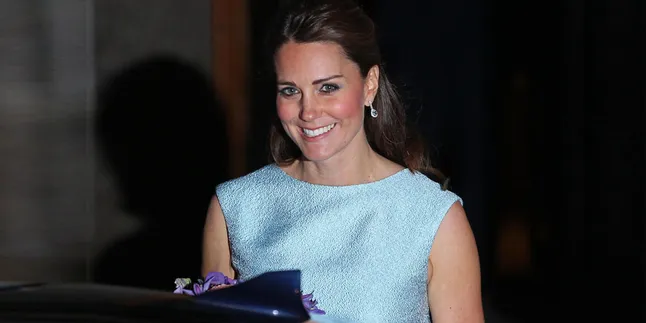Dalam Sehari, Kate Middleton Pakai Dua Baju Lamanya Sekaligus!