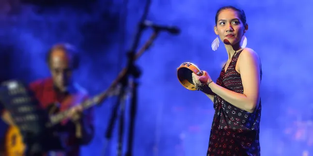 'DANDELION', Bunga Liar Persembahan Monita Tahalea