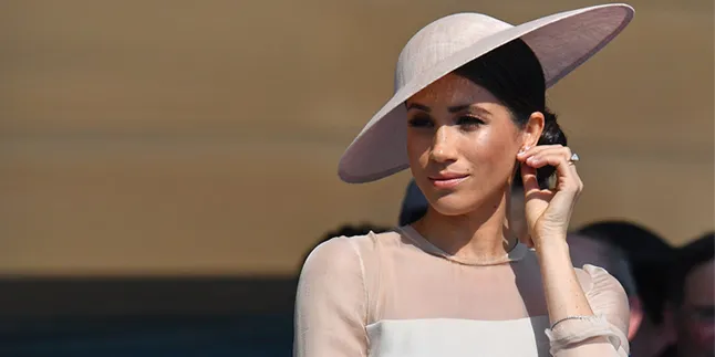 Dandan Cantik Elegan, Meghan Markle Gandeng Mesra Pangeran Harry