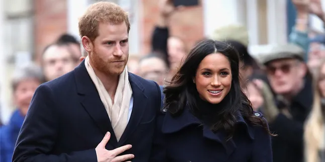 Dandan Cantik, Meghan Markle Gandeng Mesra Pangeran Harry Dandan Cantik, Meghan Markle Gandeng Mesra Pangeran Harry