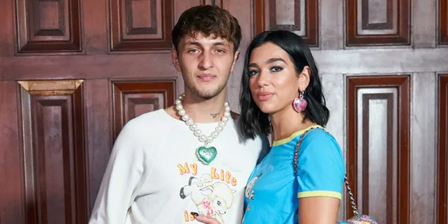 Dandan Kompak, Anwar Hadid Cium Mesra Dua Lipa di MTV EMA 2019 Dandan Kompak, Anwar Hadid Cium Mesra Dua Lipa di MTV EMA 2019