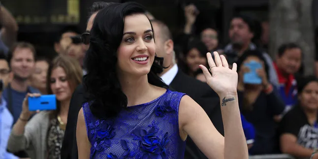 Dandan 'Murah' dan Tanpa Make-Up, Katy Perry Nyaris Tak Dikenali