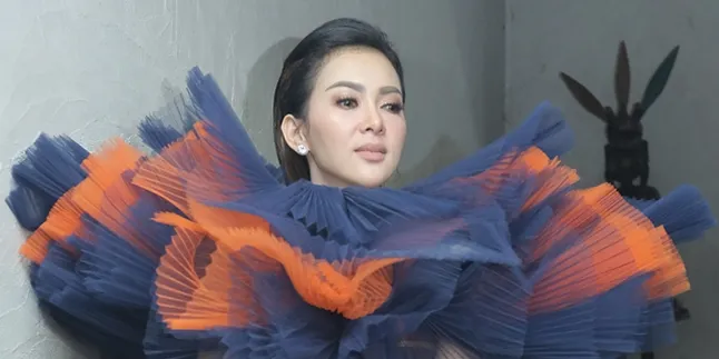 Dandan Simpel, Syahrini Pakai Aksesoris Rinaldy Yunardi Ketika Dilamar Reino Barack