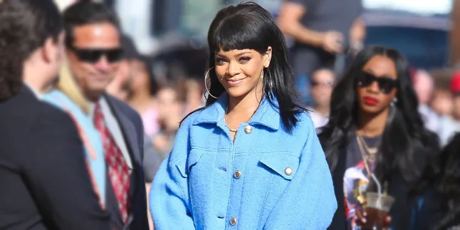 Dandan Unik & Nyentrik, Rihanna Nyaris Tak Bisa Dikenali