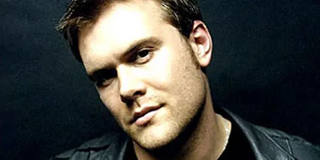 Daniel Bedingfield Kembali Bugil