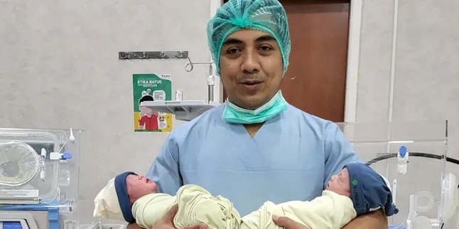 Dapat Anak Lelaki Kembar Setelah 8 Tahun Menanti, Ustaz Riza Muhammad: Luar Biasa Ajaib