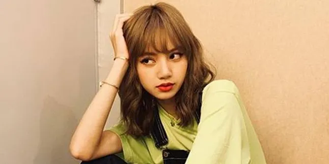 Dapat Cemilan Ini Dari Fans, Lisa BLACKPINK Tunjukkan Ekspresi Kocak Dapat Cemilan Ini Dari Fans, Lisa BLACKPINK Tunjukkan Ekspresi Kocak