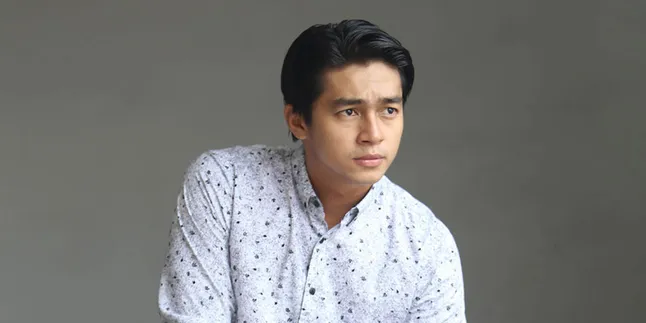 Dapat Piala Celebrity of The Year 2014, Deva Mahenra Bahagia