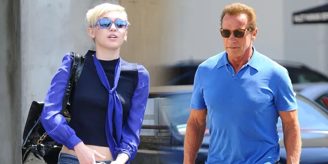 Dapat Restu, Miley Cyrus - Arnold Schwarzenegger Liburan Bareng Dapat Restu, Miley Cyrus - Arnold Schwarzenegger Liburan Bareng