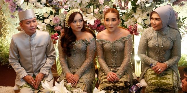 Receiving a Bouquet of Jasmine Flowers from Her Sister Who Wants to Get Married, Ayu Ting Ting: Pray to Catch Up Next Year