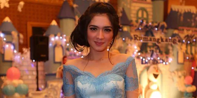 Dapat Surprise Dari Suami, Apa Harapan Angel Karamoy di Ultahnya? Dapat Surprise Dari Suami, Apa Harapan Angel Karamoy di Ultahnya?