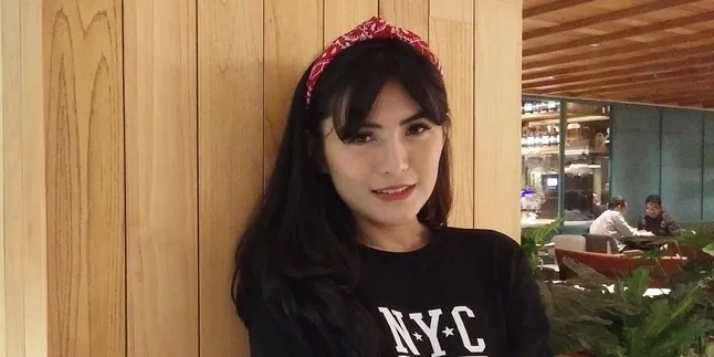 Dari Ngepel Sampai Tebang Pohon, Angela Lee Ungkap Masa Kelam Saat di Penjara Dari Ngepel Sampai Tebang Pohon, Angela Lee Ungkap Masa Kelam Saat di Penjara