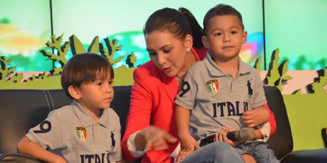 Darius dan Donna Tak Paksa Anak Terjun di Dunia Hiburan