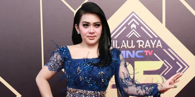 Datang ke Belanda, Syahrini Dapat Pelukan Hangat Dari Dash Berlin