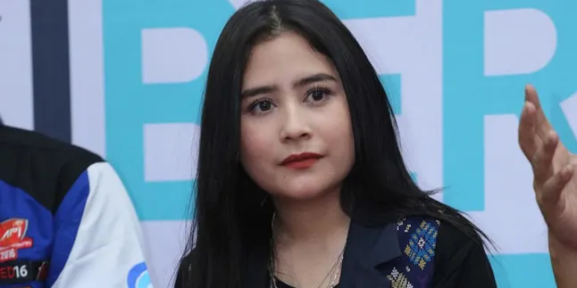 Datang ke Resepsi Laudya Cynthia Bella, Prilly Latuconsina Nangis Datang ke Resepsi Laudya Cynthia Bella, Prilly Latuconsina Nangis
