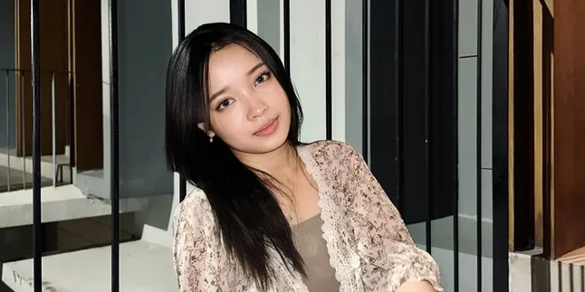 Recycling the Song 'Tahu Diri' by Dewi Dee Lestari, Bunga Reyza Admits to Being Nervous