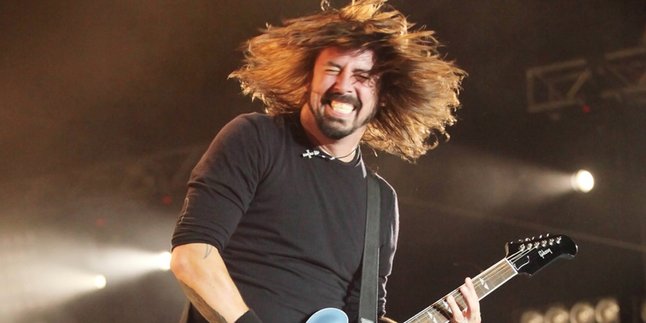 Dave Grohl Ajak Bocah Berusia 8 Tahun ke Atas Panggung, Ada Apa?