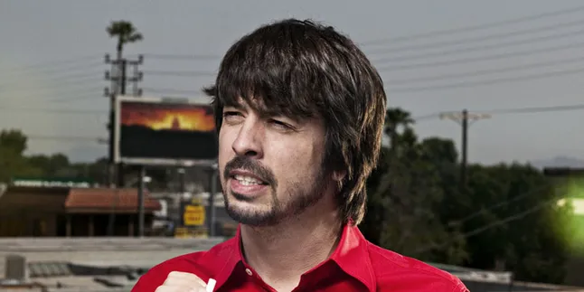 Dave Grohl Kembali ke Queen of The Stone Age