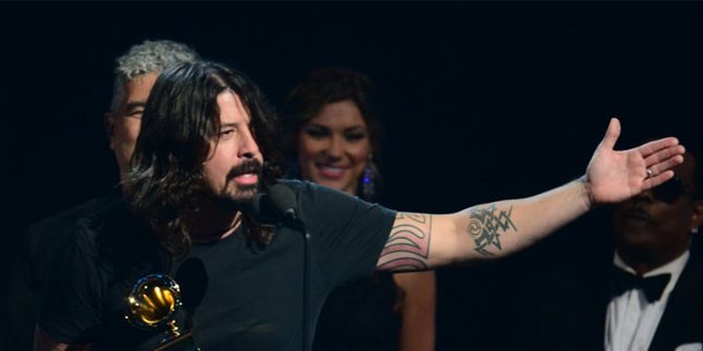 Dave Grohl Beri Penghargaan Pada Penemu Ice Bucket Challenge