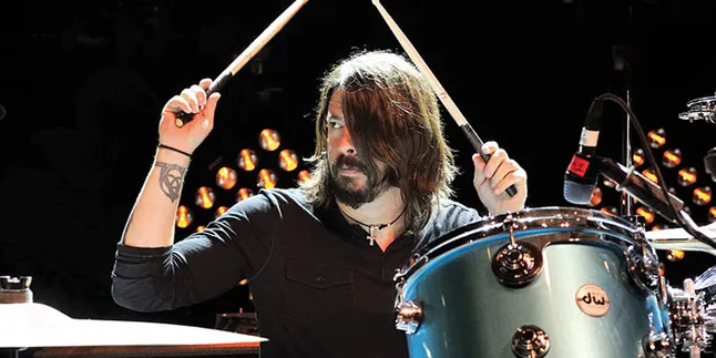 Dave Grohl Tak Ikuti Tur Queen of The Stone Age