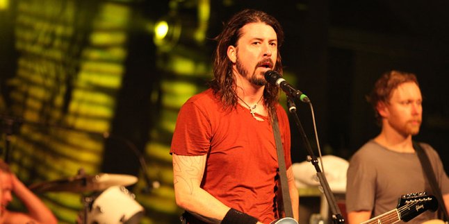 Dave Grohl Undang 'Musuh' Besar-nya ke Atas Panggung