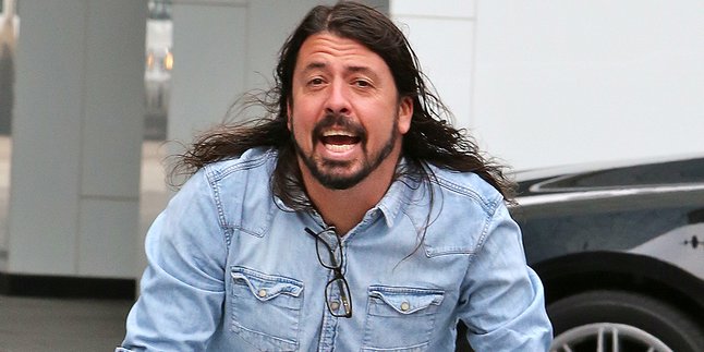 Dave Grohl Ungkap Taylor Swift Selamatkan Dirinya Saat Party di Rumah Paul McCartney