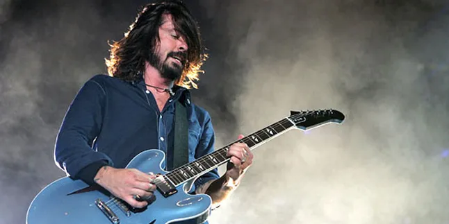 Dave Grohl Usir Penonton Berkelahi
