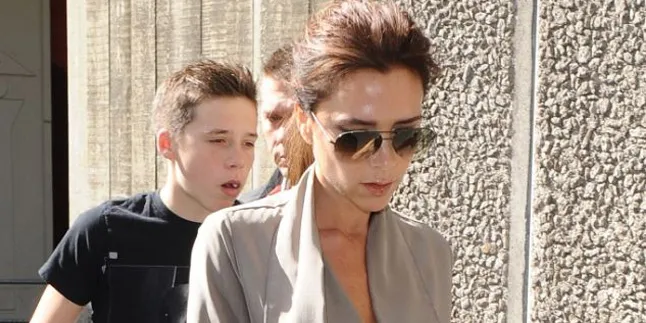 David Beckham Pensiun, Victoria Tebar Senyuman David Beckham Pensiun, Victoria Tebar Senyuman